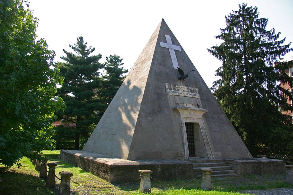 Piramide Novara